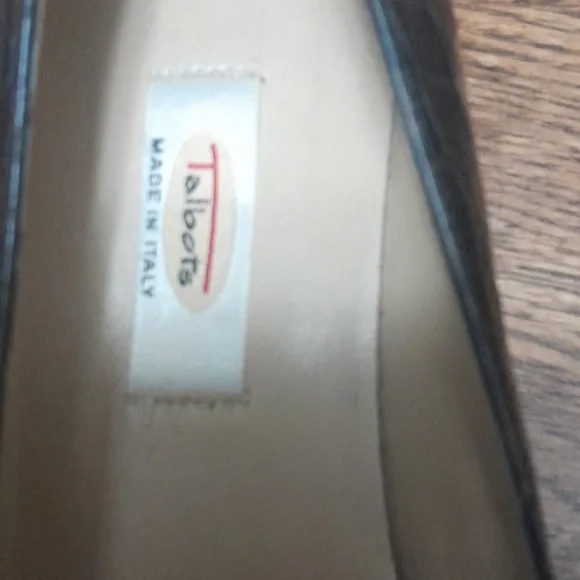 8.5 TALBOTS LEATHER TASSEL LOAFERS - Picture 5 of 10